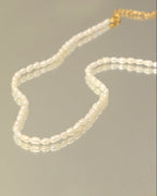 Detalle de collar Perla Aurora con acabado dorado