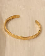 Detalle de pulsera Haz Dorado con acabado dorado