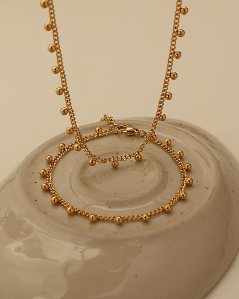 Detalle de pulsera Rocío Dorado con acabado dorado
