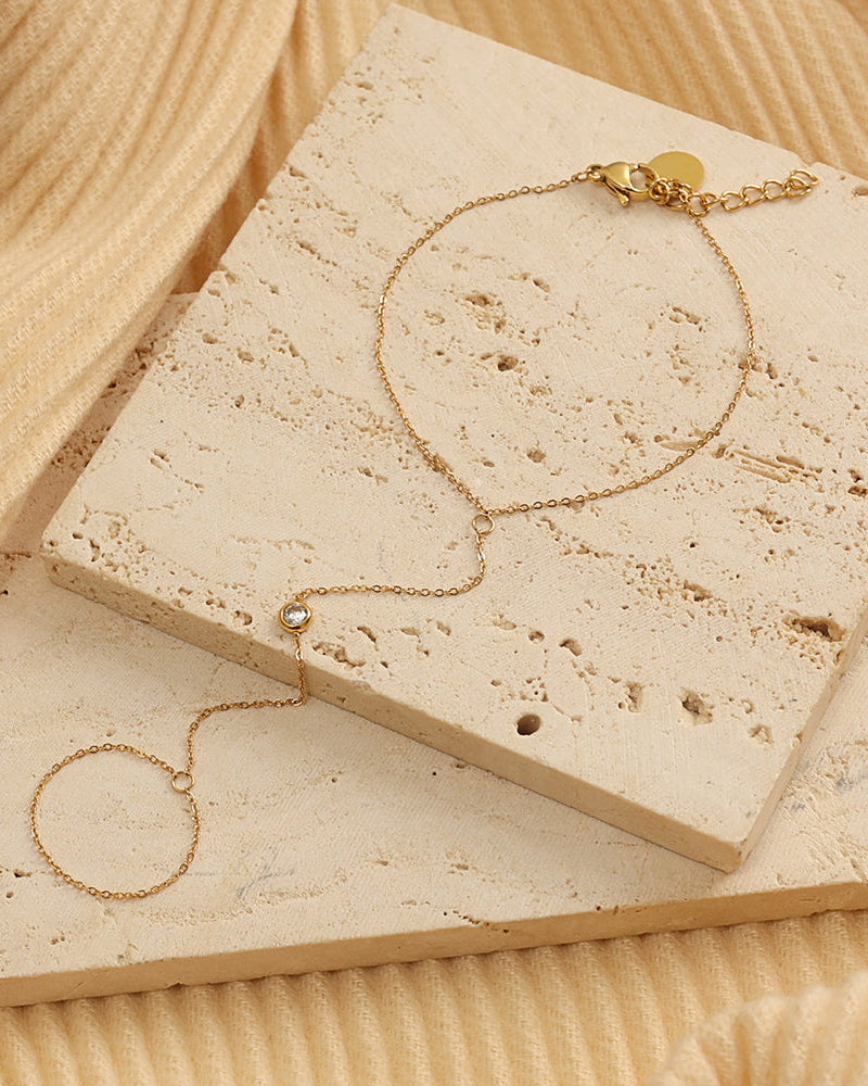 Detalle de pulsera Enlace de Luz con acabado dorado